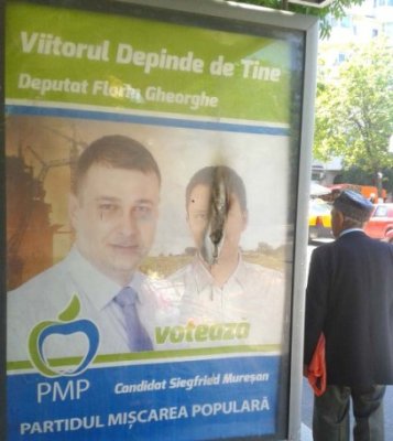 Panou electoral al PMP, vandalizat în zona Spitalului Judeţean